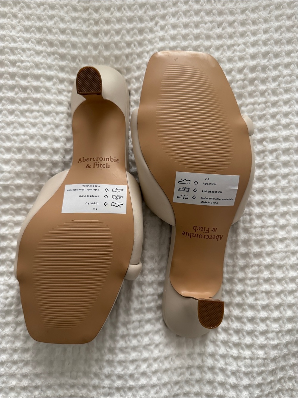 Abercrombie & Fitch Cream Kitten Heels - Picture 2 of 3